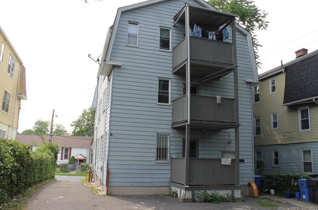 230 Enfield St, Hartford CT 06112-2012 exterior