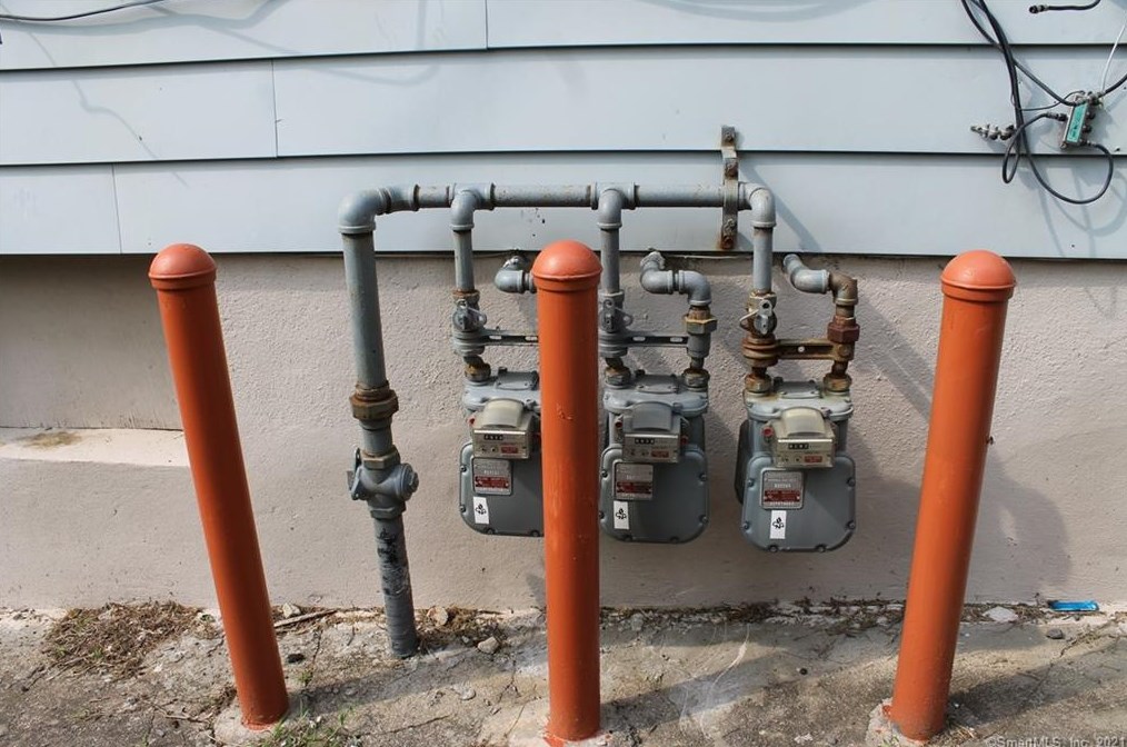 230 Enfield St, Hartford CT 06112-2012 exterior