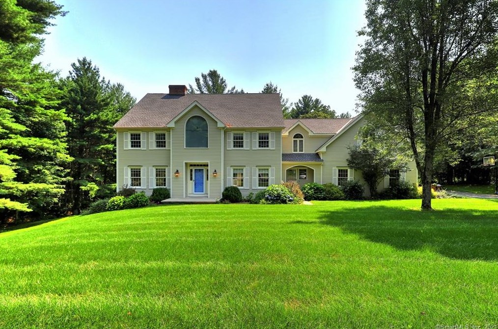 57 Steeple View Ln, Woodbury, CT 06798