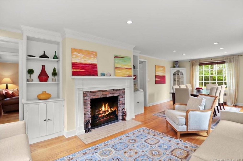 25 Summit Rd, Riverside, CT 06878
