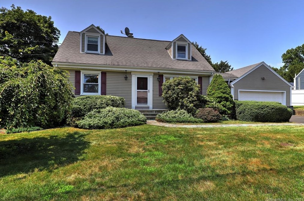 15 Briarfield Dr, Stratford, CT 06614