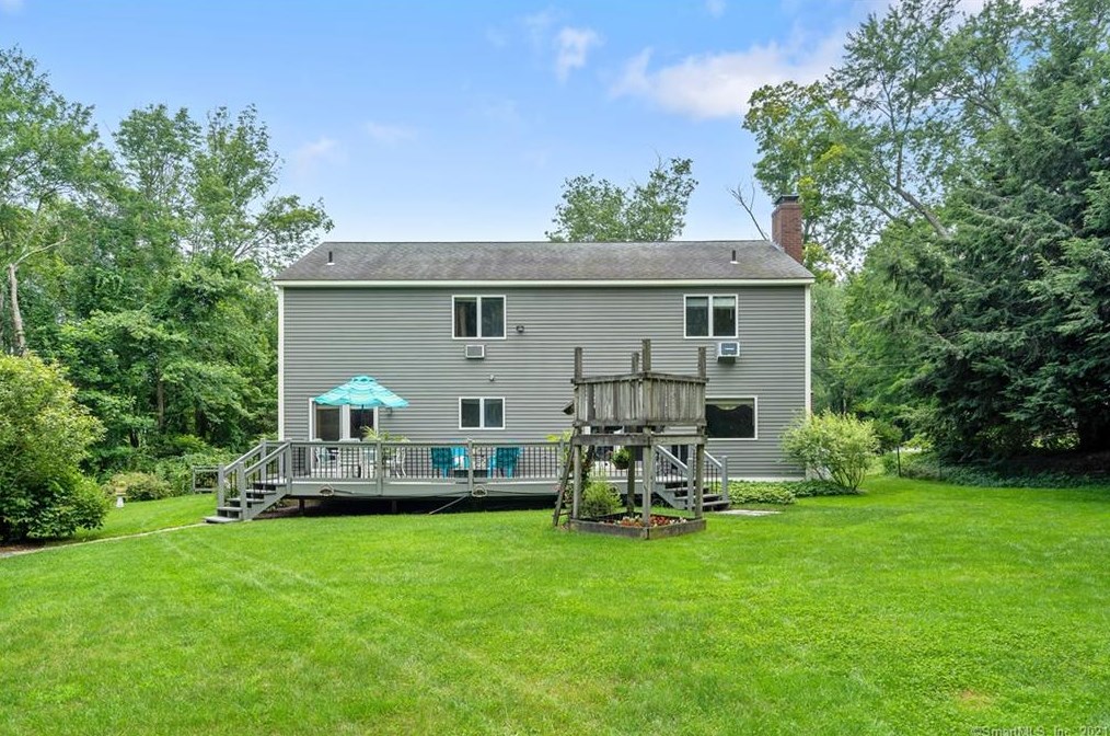 15 Flanders Rd, East Hampton, CT 06424