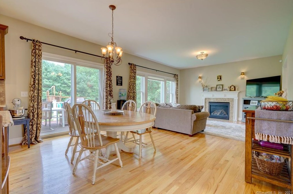 10 Lafountain Rd, Suffield CT  06078-2252 exterior