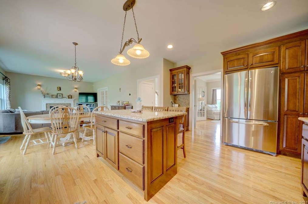 10 Lafountain Rd, Suffield CT  06078-2252 exterior