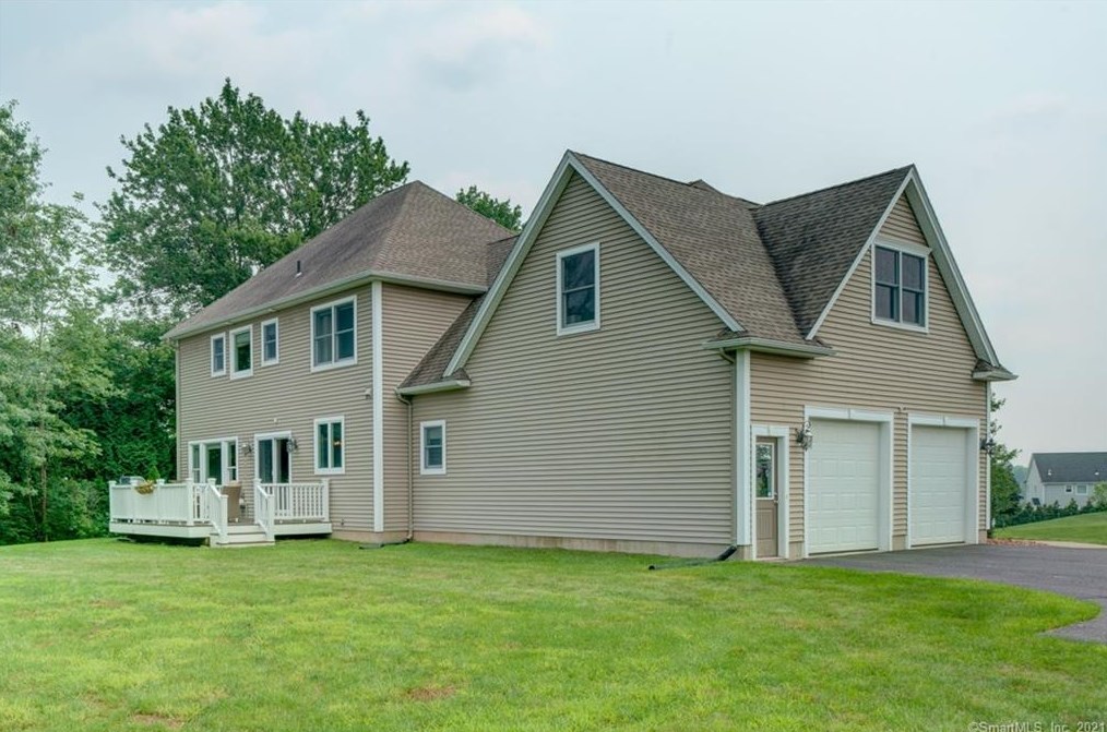 10 Lafountain Rd, Suffield CT  06078-2252 exterior