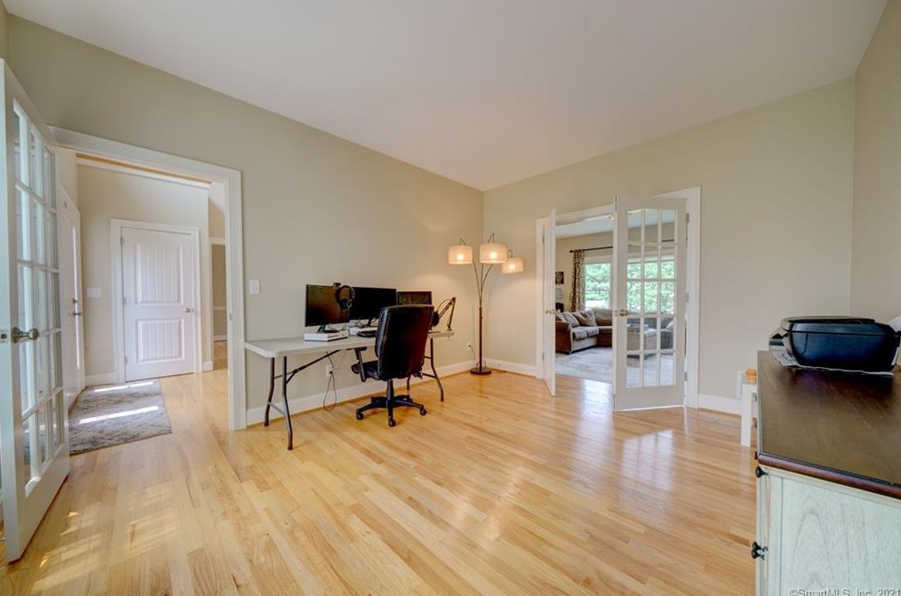 10 Lafountain Rd, Suffield CT  06078-2252 exterior