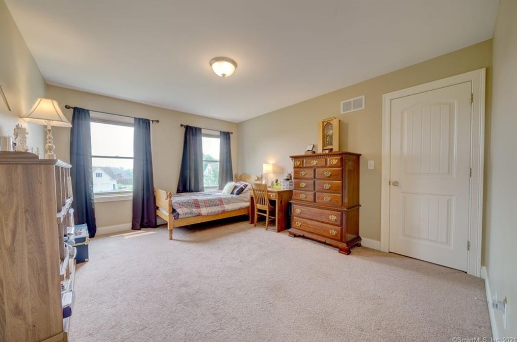 10 Lafountain Rd, Suffield CT  06078-2252 exterior