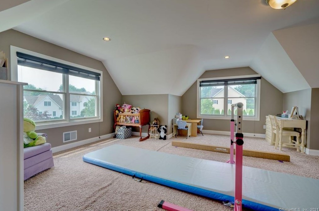 10 Lafountain Rd, Suffield CT  06078-2252 exterior