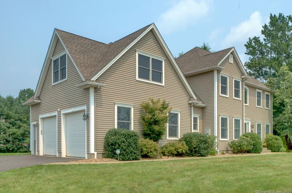 10 Lafountain Rd, Suffield CT  06078-2252 exterior