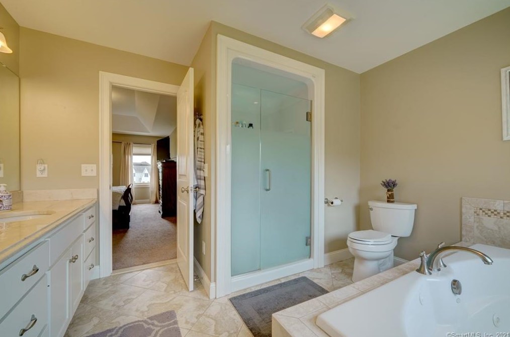 10 Lafountain Rd, Suffield CT  06078-2252 exterior