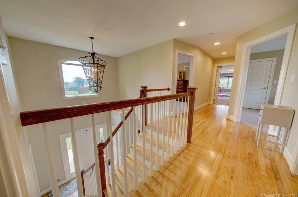 10 Lafountain Rd, Suffield CT  06078-2252 exterior