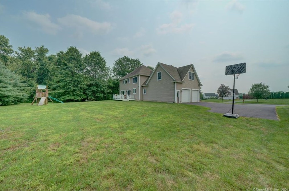 10 Lafountain Rd, Suffield CT  06078-2252 exterior