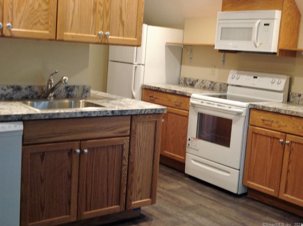 210 Prospect Ave #3, Huntington, CT 06484