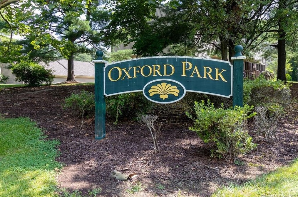 12 Cherokee Ct, Cromwell CT  06416-1216 exterior
