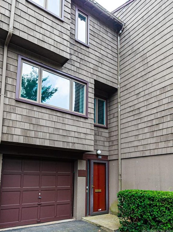188 Towne House Rd, New-Haven, CT 06514 exterior