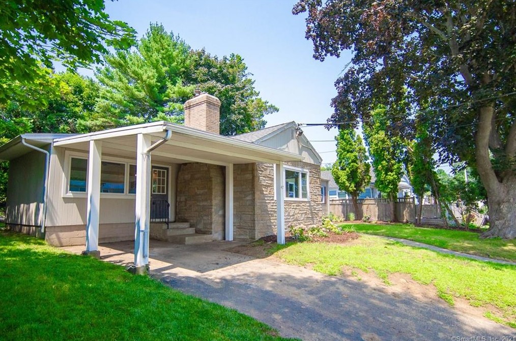 47 Shore Dr, Waterford, CT 06385