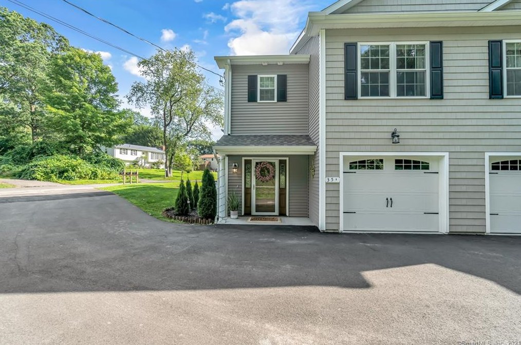 35 Chestnut Ave, Watertown, CT 06779-1501
