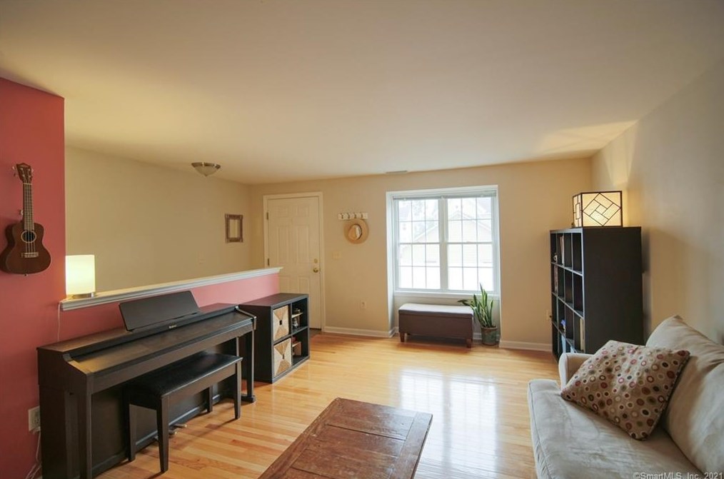 530 Center St #apt C4, Wallingford, CT 06492