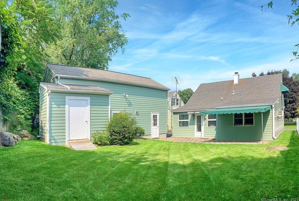 29 Hawthorne Dr, Norwalk, CT 06851