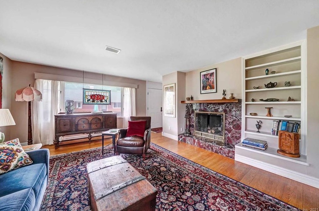 390 Cedar Ln, Cheshire, CT 06410