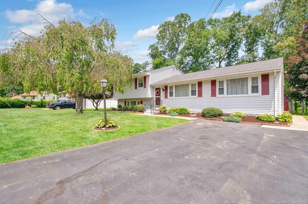 54 Mariot Cir, Wallingford, CT 06492