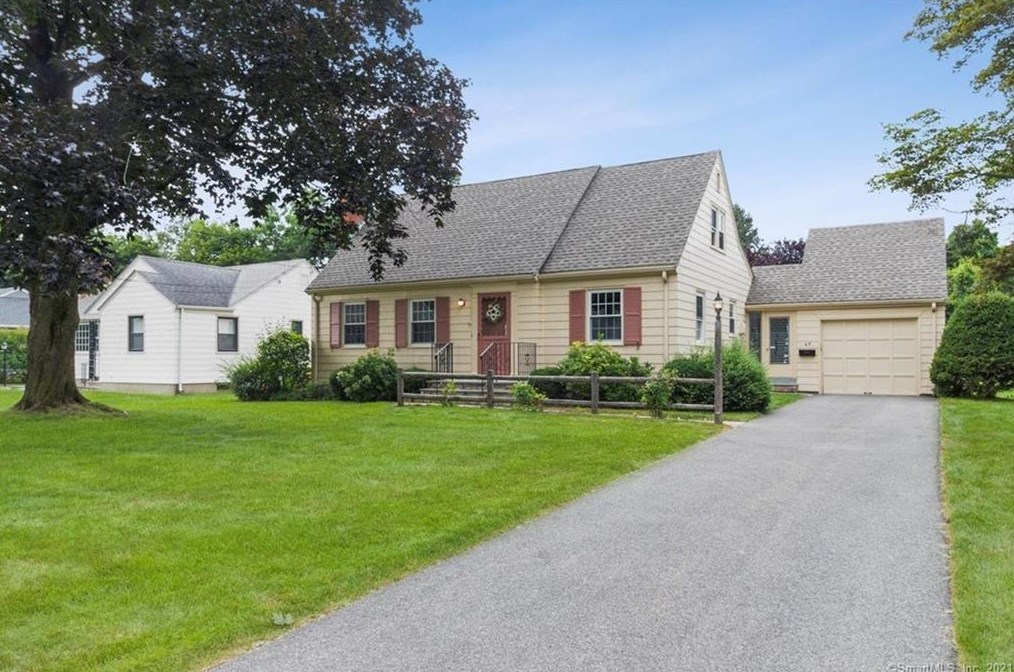 65 Oldham Rd, Hartford, CT 06109-3137
