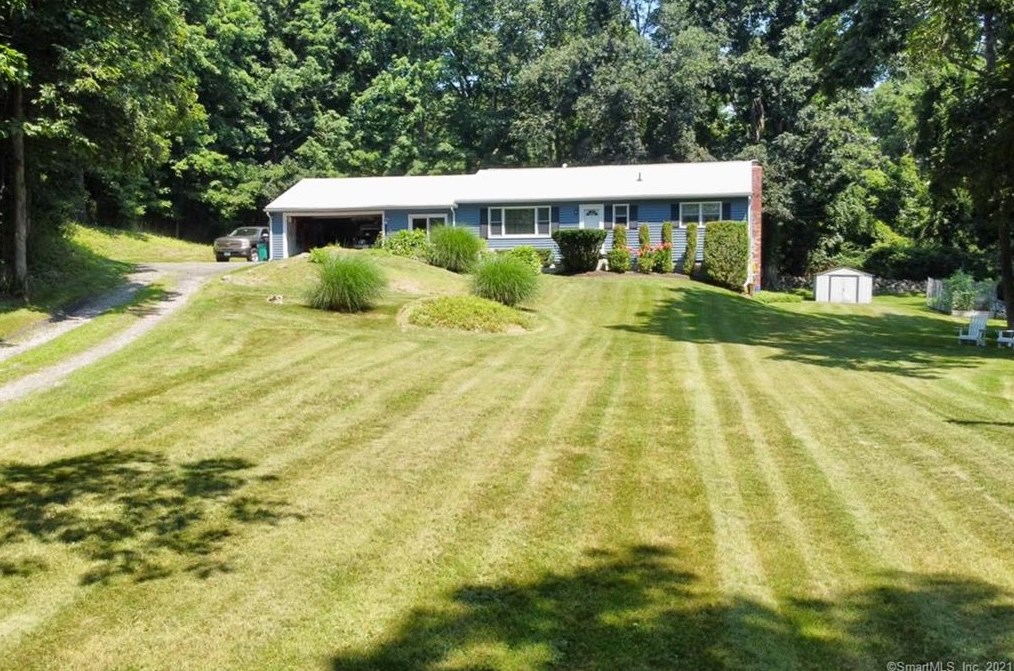 16 Hoyt Rd, Bethel, CT 06801