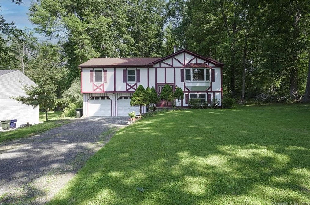 6 East Ln, Bethel, CT 06801