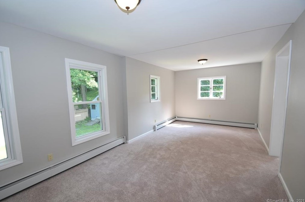 28 Snipsic St, Vernon CT  06066-3340 exterior