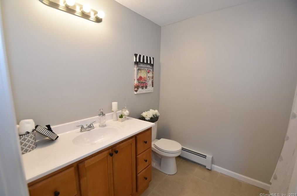 28 Snipsic St, Vernon CT  06066-3340 exterior