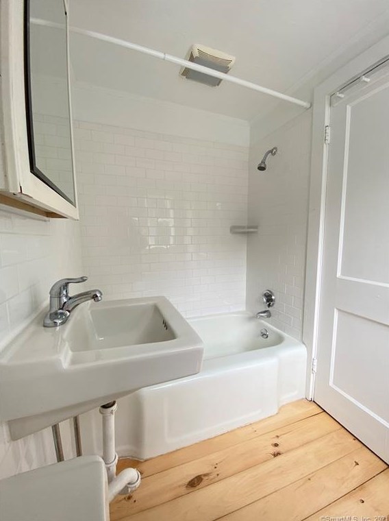 67 Whitfield St, Guilford CT  06437-2631 exterior