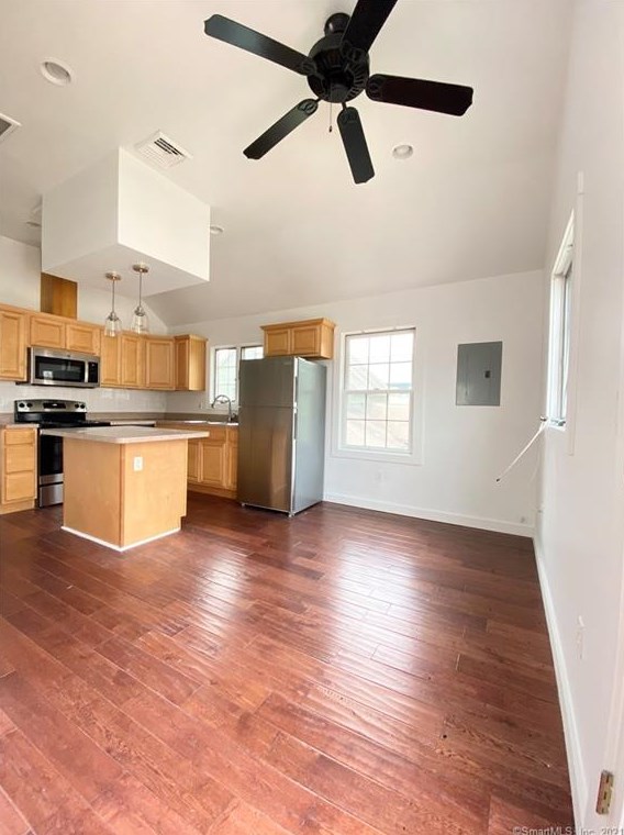 23 Water St, Guilford CT  06437-2837 exterior
