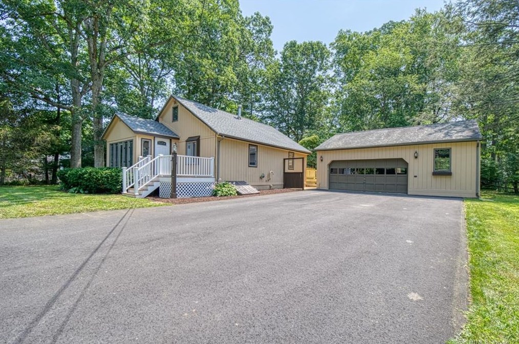 21 Mohawk Trail, East Hampton, CT 06424