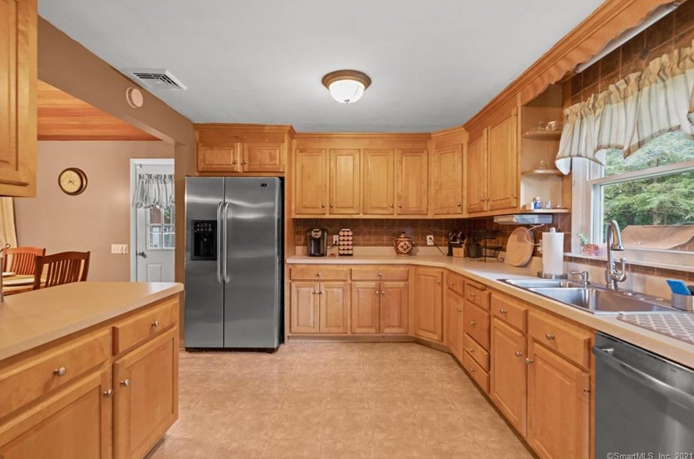 85 Orchard Hill Dr, Wapping, CT 06074