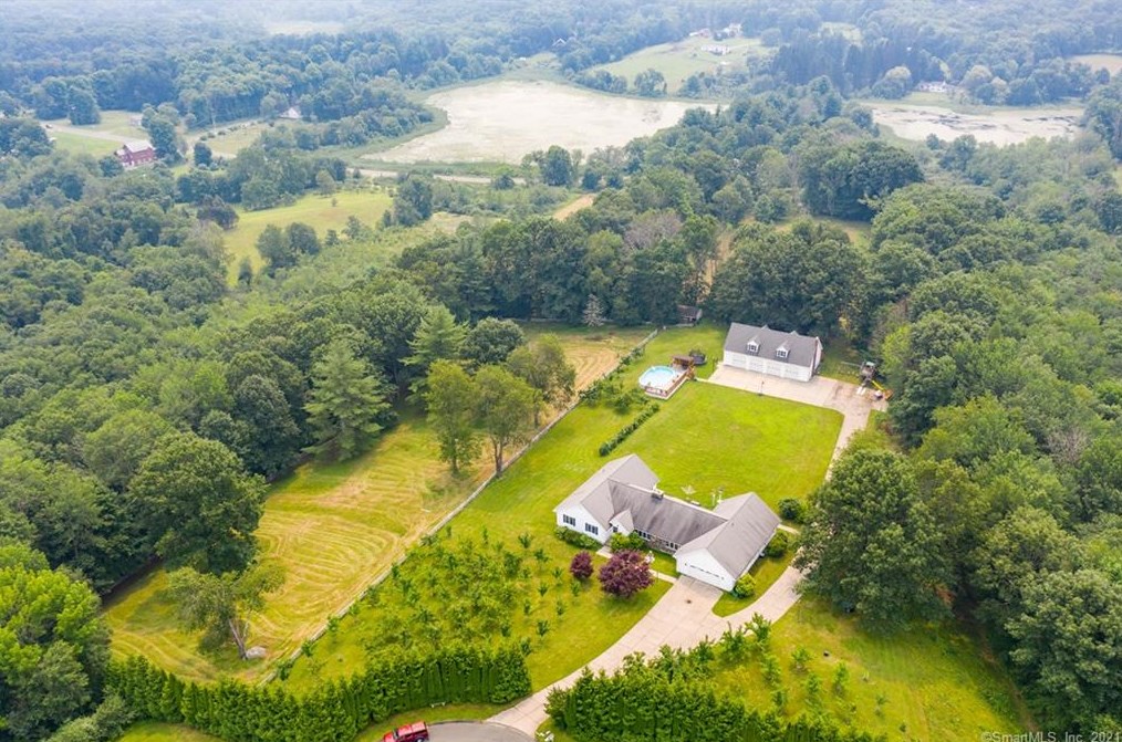 45 Sean Meadow Dr, Morris, CT 06763