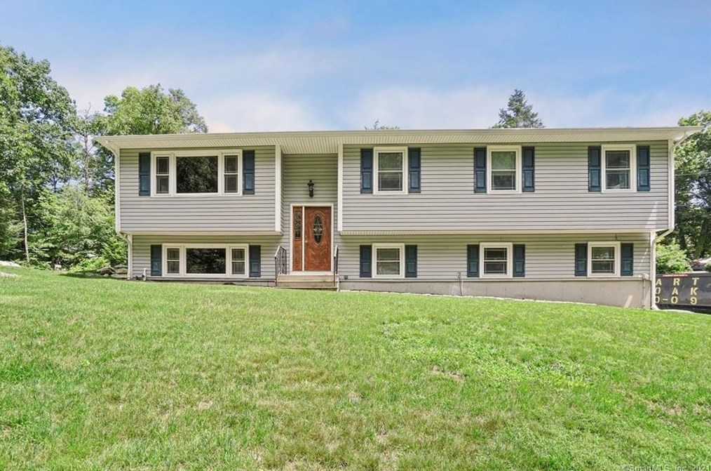 49 Flax Hill Rd, Brookfield Center, CT 06804