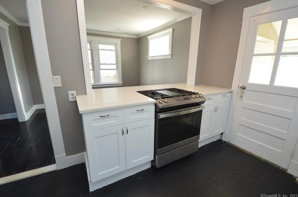 112 Grove Pl, New Haven, CT 06516