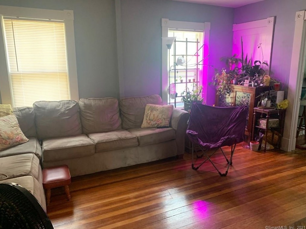 162 Walnut St, Chestnut Hill CT  06226-2311 exterior