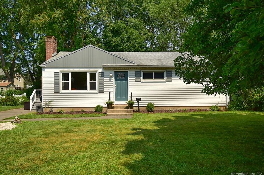 15 Marmor Ct, Hartford, CT 06109-3353