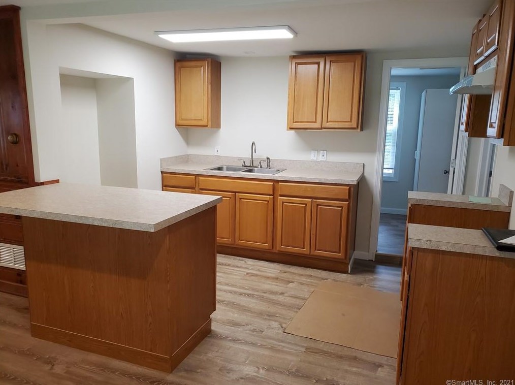 116 Center Hill Rd, Winsted CT  06063-4102 exterior