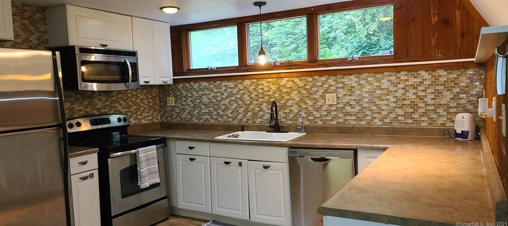 62 Hough Rd, Bozrah, CT 06334