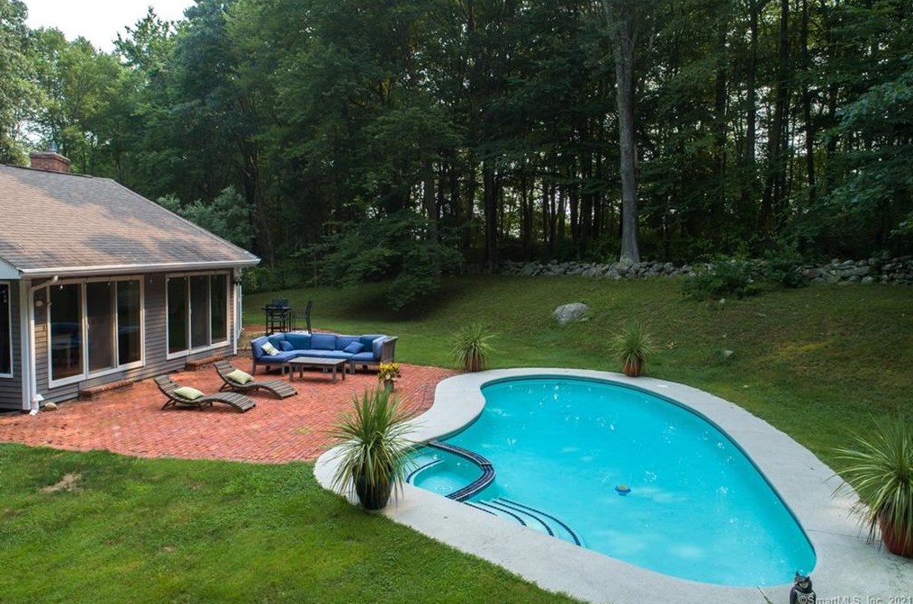 10 Christy Hts, Fenwick CT  06475-1217 exterior