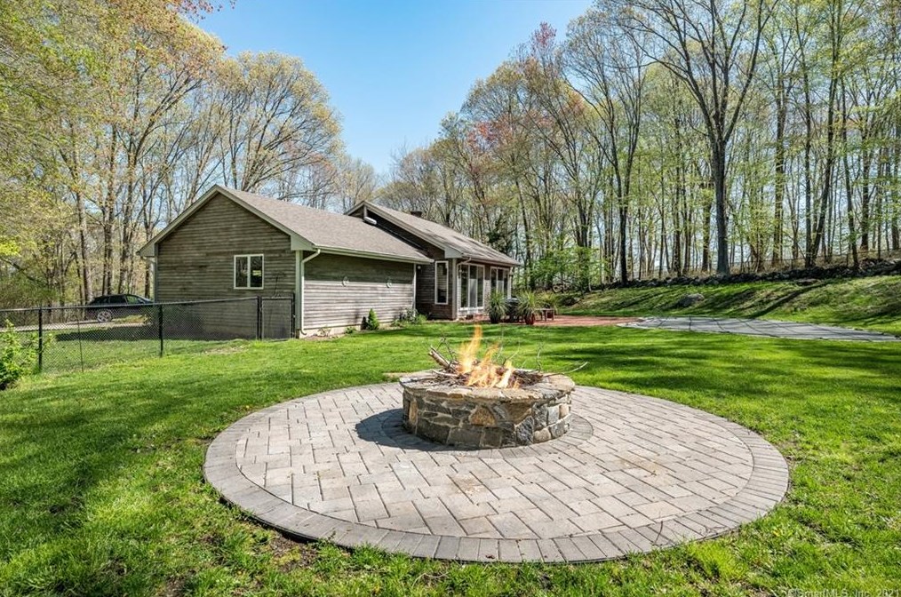 10 Christy Hts, Fenwick CT  06475-1217 exterior
