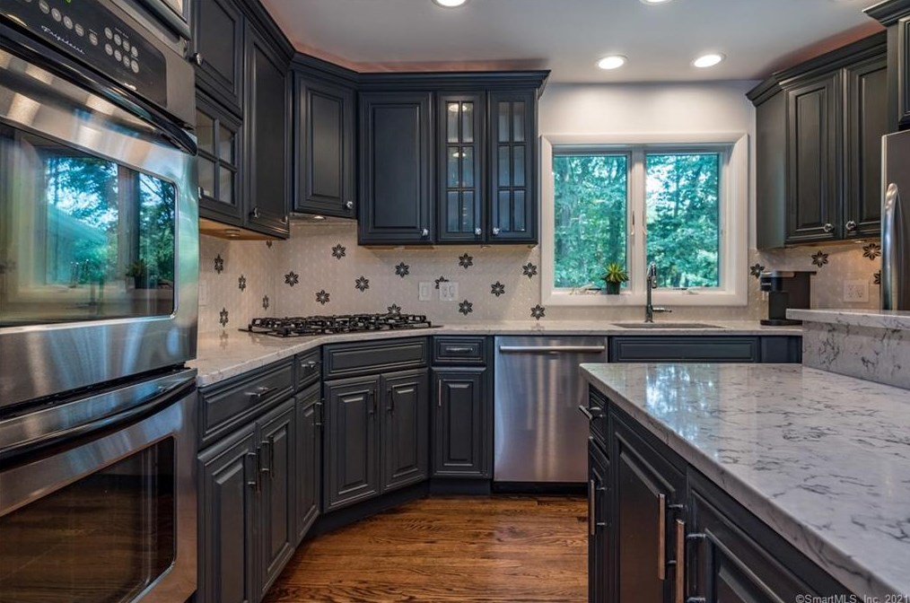 10 Christy Hts, Fenwick CT  06475-1217 exterior