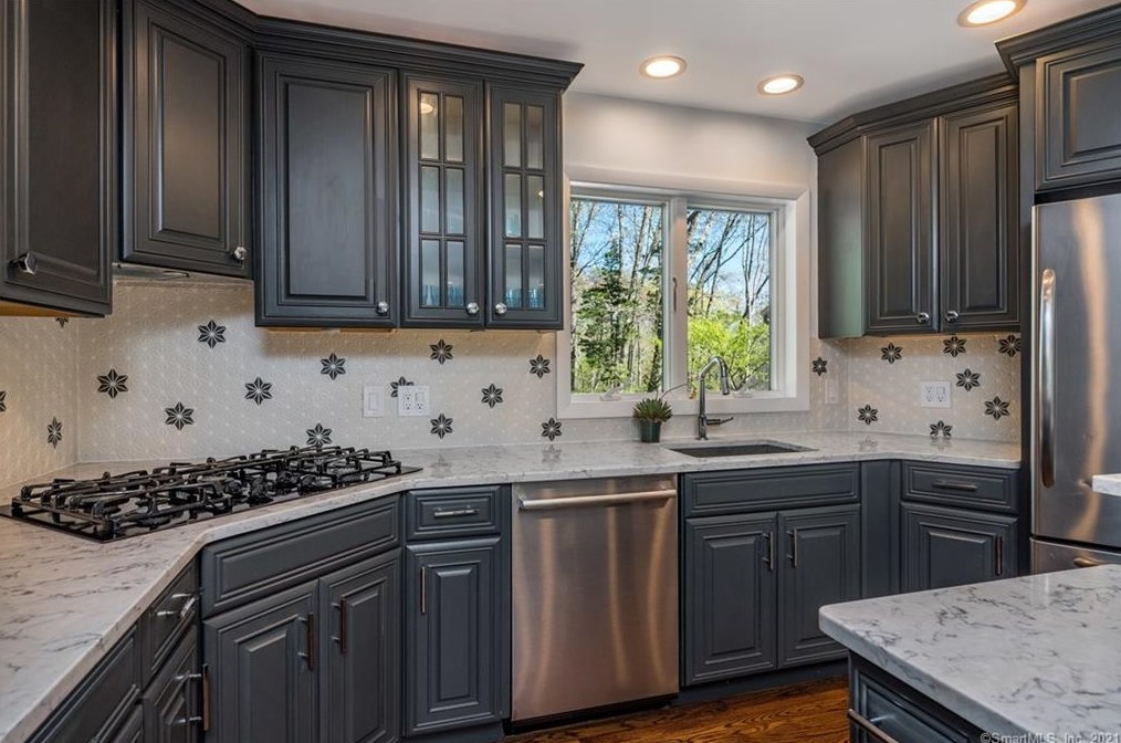 10 Christy Hts, Fenwick CT  06475-1217 exterior