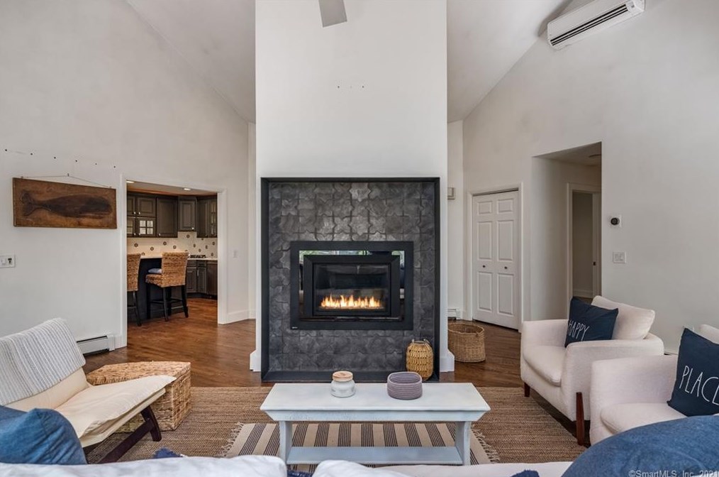 10 Christy Hts, Fenwick CT  06475-1217 exterior