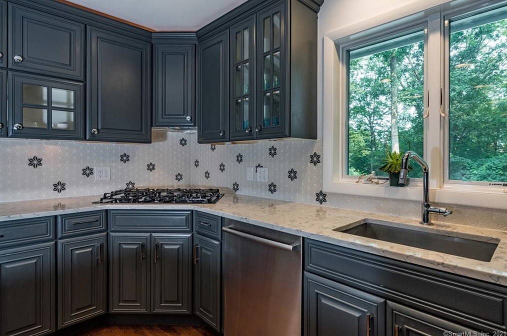 10 Christy Hts, Fenwick CT  06475-1217 exterior