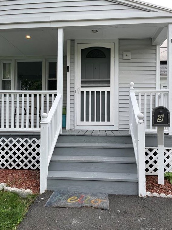 9 Hawkins Rd, Ansonia, CT 06401