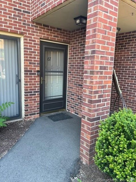 279 Redstone Hill Rd #67, Bristol, CT 06010