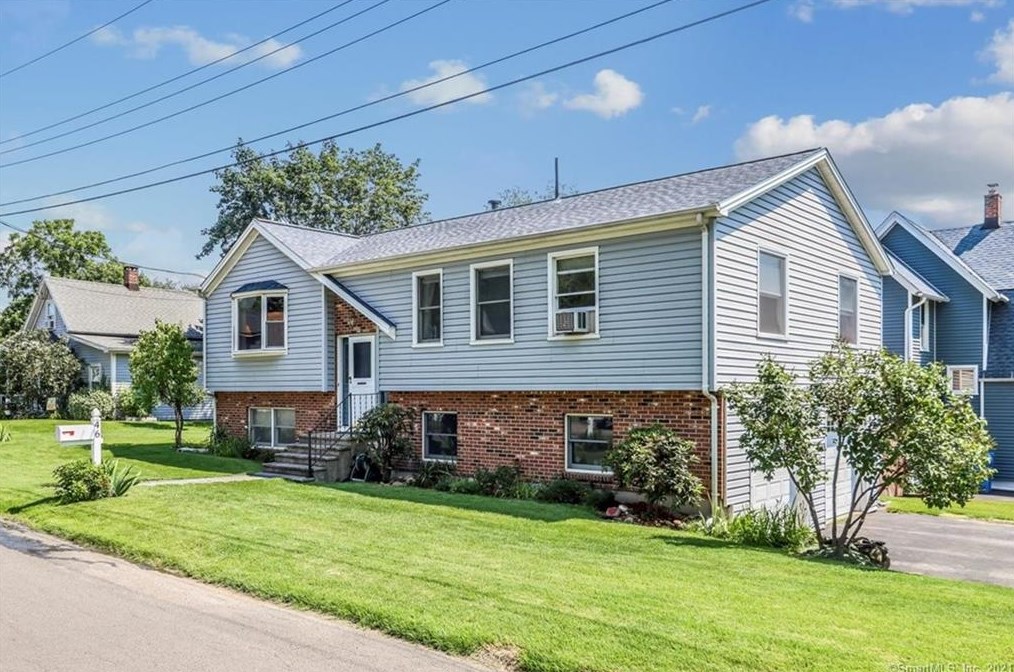 46 Catlin Pl, Huntington, CT 06484